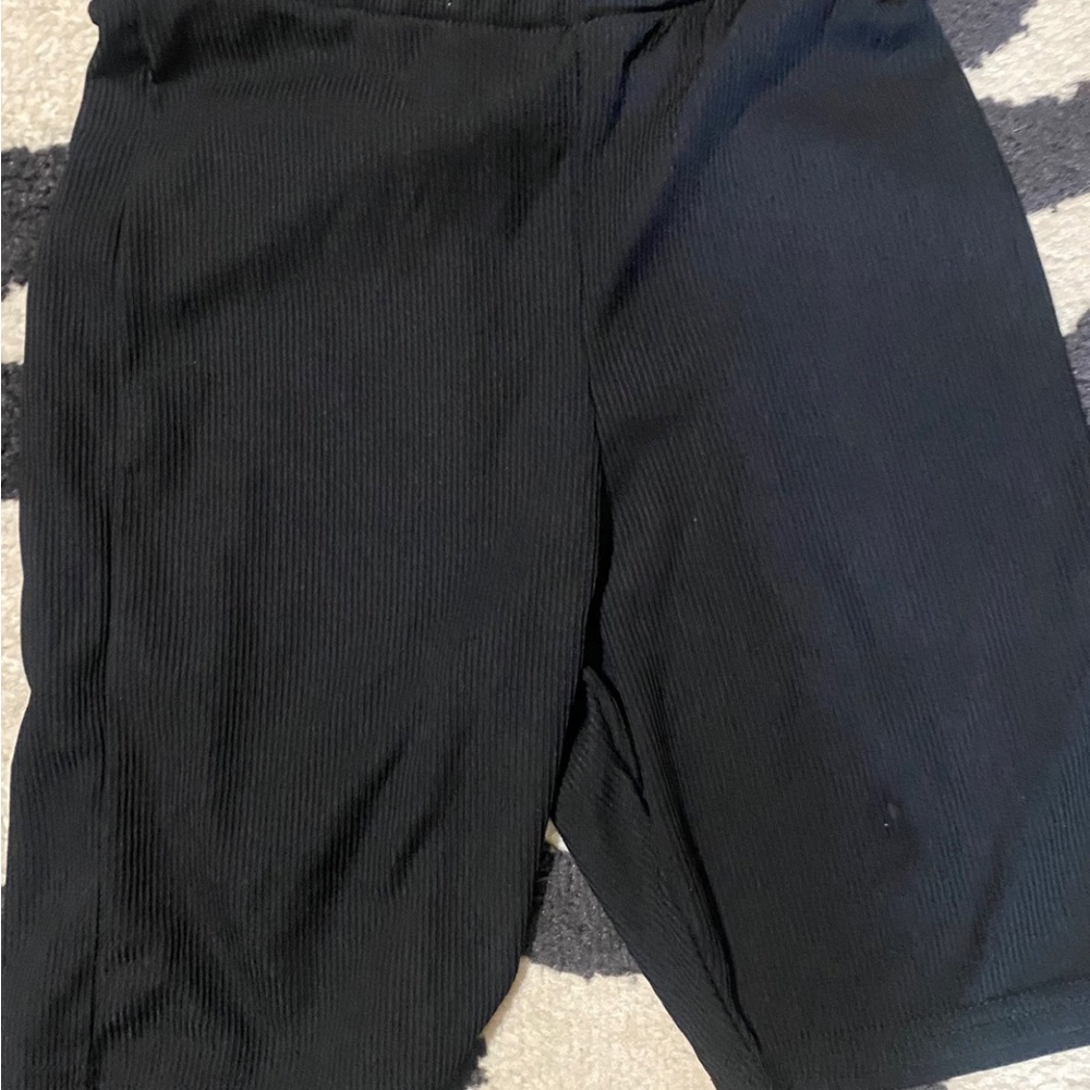 Boohoo biker shorts size 4